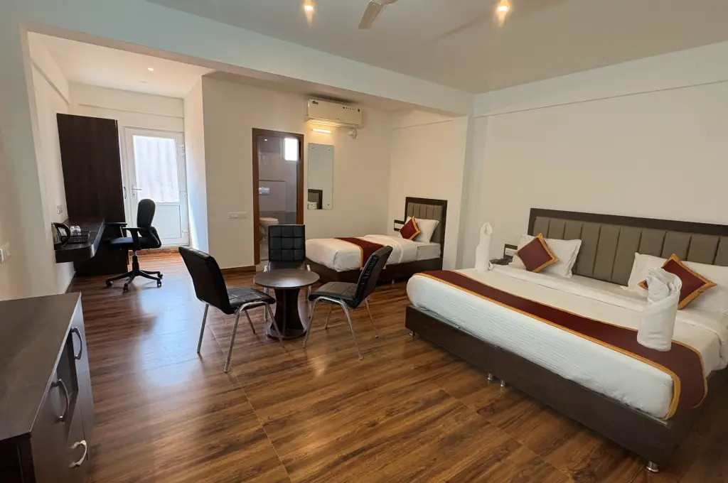 Deluxe Triple Balcony Room