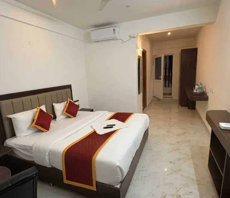 Standard Balcony Room1