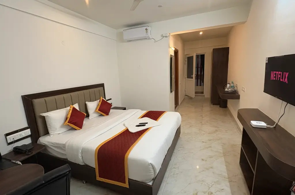 Standard Balcony Room1